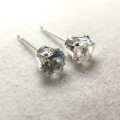 sv925シルバースタッドピアス（4mmラウンド6本爪）天然石ホワイトトパーズ＜11月誕生石＞（1ペア）