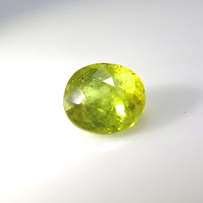 天然石ルース（裸石） スフェーン ロシア産/非加熱 オーバル【6.2×5.5×3.9mm】ファセットカット（1個）
