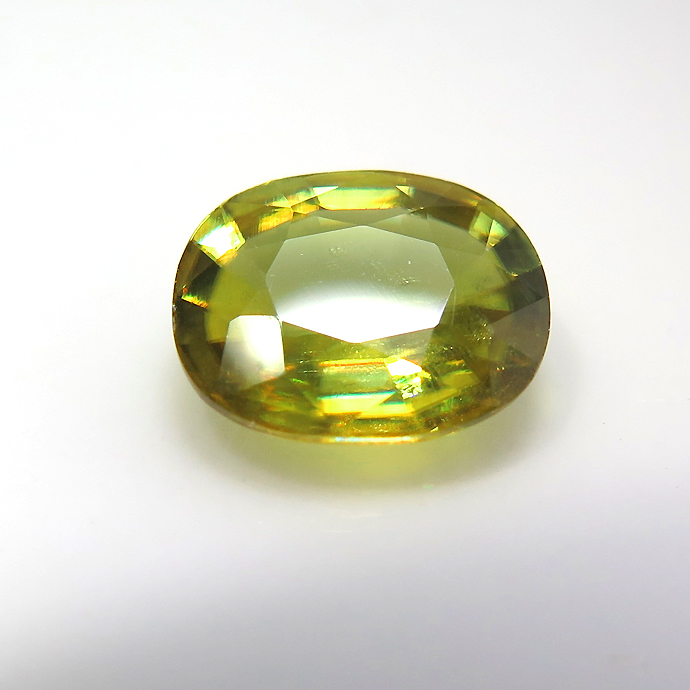 スフェーン 天然石ルース 裸石 ロシア産/非加熱 オーバル【9.0×7.4×3.3mm】ファセットカット（1個）
