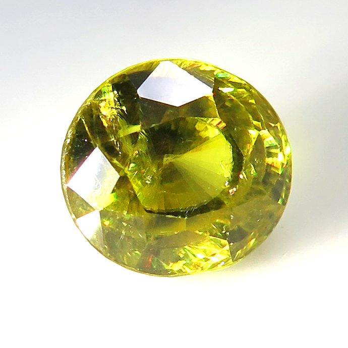 スフェーン 天然石ルース 裸石 インド産/非加熱 オーバル【6.85×6.25×5.25mm】ファセットカット（1個）