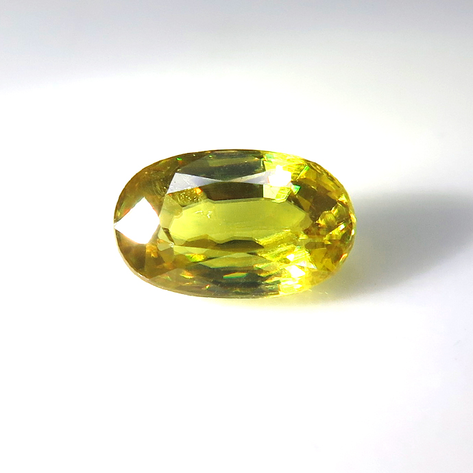 スフェーン 天然石ルース 裸石 ロシア産/非加熱 オーバル【8.0×4.9×3.5mm】ファセットカット（1個）