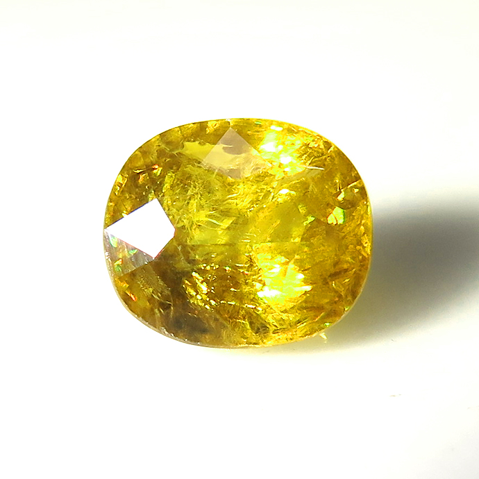 スフェーン 天然石ルース 裸石 ロシア産/非加熱 オーバル【8.0×6.7×5.2mm】ファセットカット（1個）