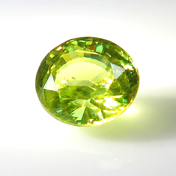 スフェーン 天然石ルース 裸石 インド産/非加熱 オーバル【5.90×5.40×3.60mm】ファセットカット（1個）