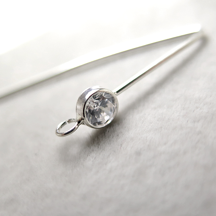 シルバー925パーツ/ロングＶシェイプピアス（CZ4mm）（25ペア）