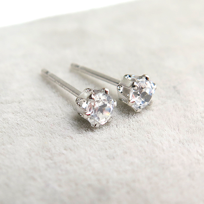 ホワイトジルコン ピアス 天然石(カンボジア産)6本爪ポストピアス（ラウンド3mm）シルバーSV925 1ペア