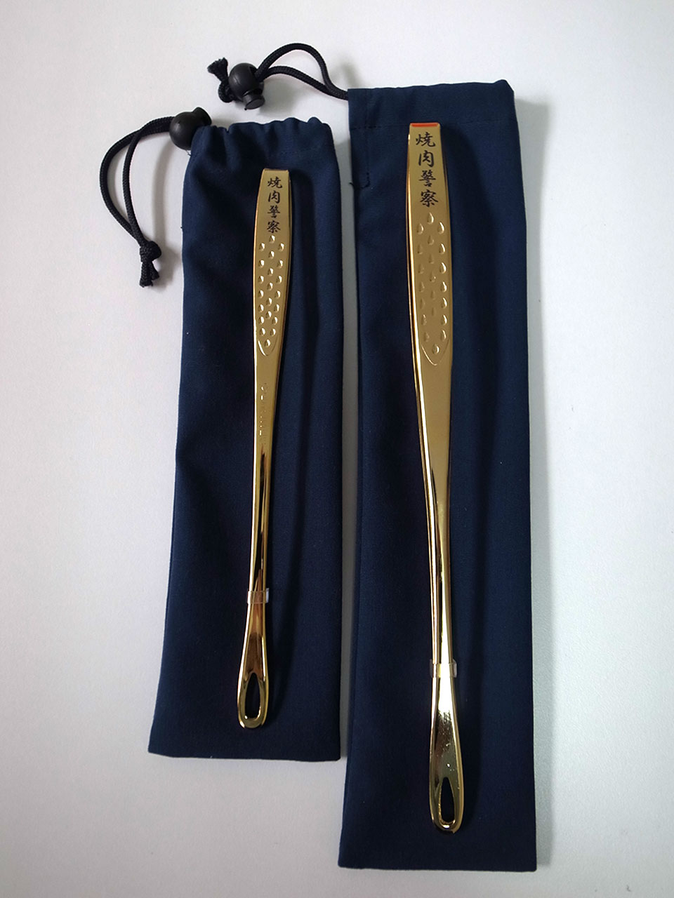 JIMONの神具シリーズ第3弾、黄金煌めく焼肉トング