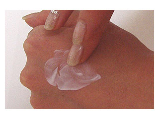 ナチュラルUVベースクリーム SPF27 PA++ 40g ＜アンナトゥモール