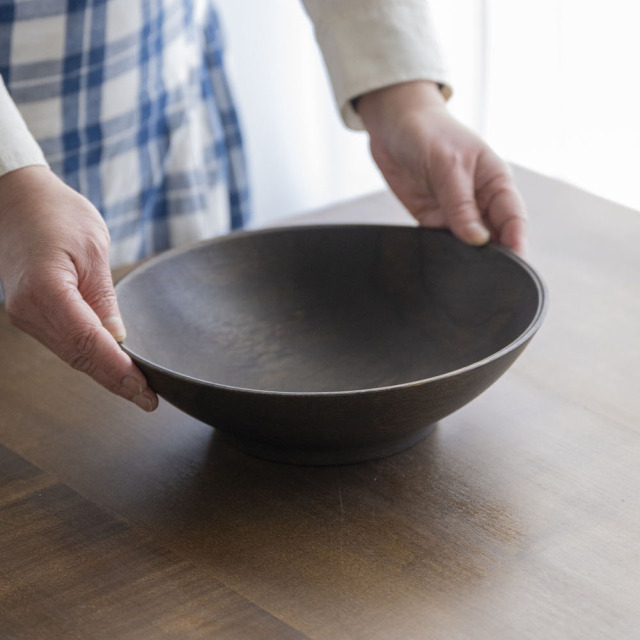 生木挽きの器＜カシ・鉄媒染＞ ボウル大 26cm（2161）｜木もの NAKAYA 中矢嘉貴さん（静岡県富士宮市）木のインテリア,富士山麓,サステナブル,倒木