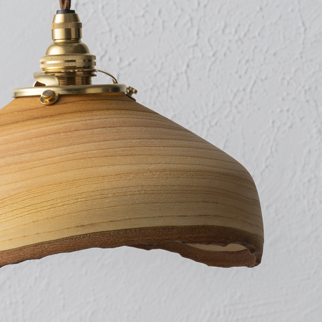 新作：生木挽きのランプシェード・中サイズ【欅（ケヤキ）・樹皮付き