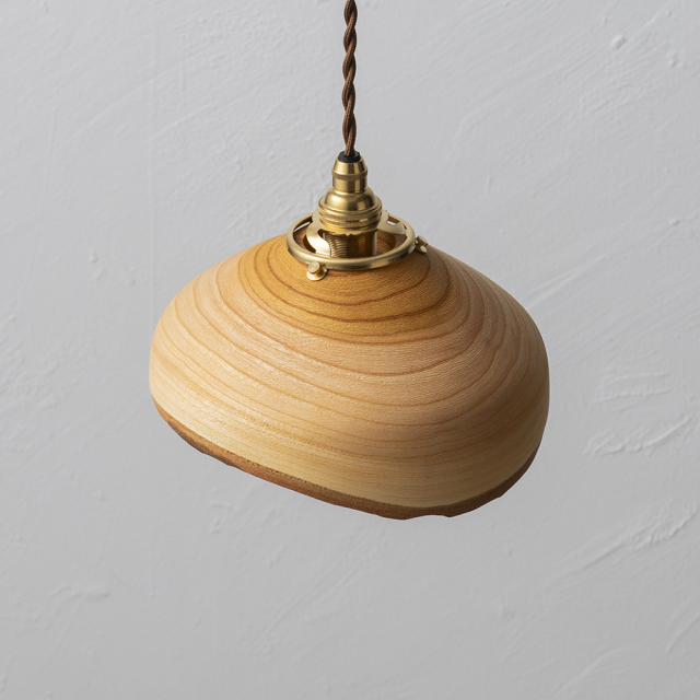 新作：生木挽きのランプシェード・中サイズ【欅（ケヤキ）・樹皮付き