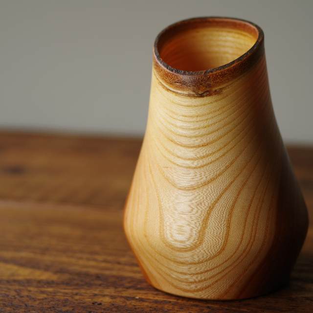 生木挽きの花器 ＜ケヤキ＞（K1903）｜木もの NAKAYA 中矢嘉貴さん（静岡県富士宮市）木のインテリア,富士山麓,サステナブル,倒木フラワーベース,一輪挿し