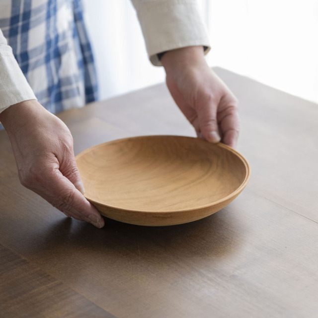 新作：生木挽きの器no.11 ＜山桜（ヤマザクラ）＞ 中（21cm）サラダボウル・パン皿｜木もの NAKAYA 中矢嘉貴さん（静岡県富士宮市）富士山麓,サステナブル,倒木