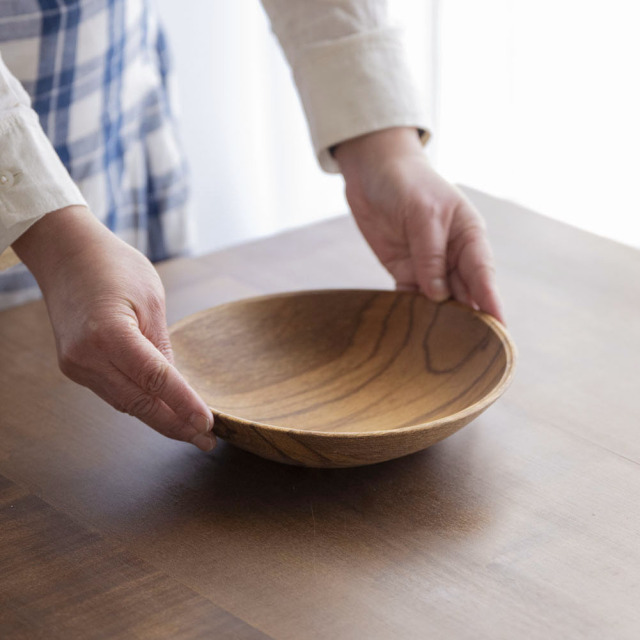 新作：生木挽きの器no12 ＜樫（カシ）＞ 中（22cm）ボウル・プレート｜木もの NAKAYA 中矢嘉貴さん（静岡県富士宮市）木のインテリア,富士山麓,サステナブル,倒木