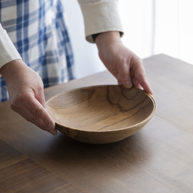 新作：生木挽きの器no13 ＜樫（カシ）＞ 中（22cm）ボウル・プレート｜木もの NAKAYA 中矢嘉貴さん（静岡県富士宮市）木のインテリア,富士山麓,サステナブル,倒木