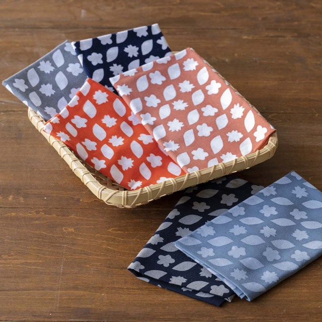 型染めの手ぬぐい＜花便り＞ 梅桜に若葉｜ 山内武志さん（山内染色工房・アトリエぬいや）【ネコポス対応可】