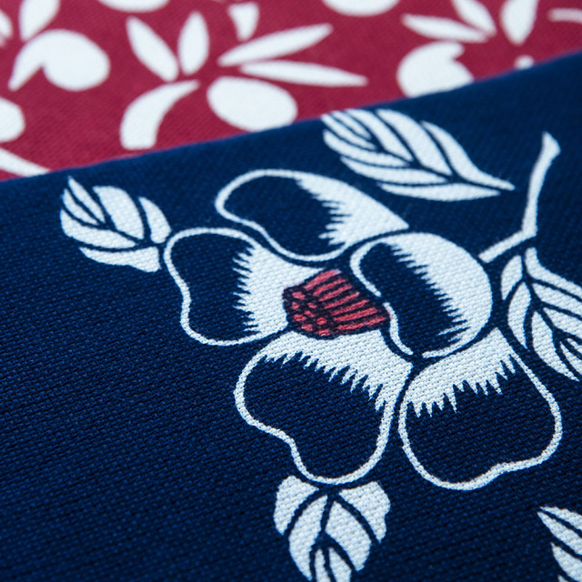 型染めの椅子敷き（小） ＜椿＞／ 山内武志さん（山内染色工房