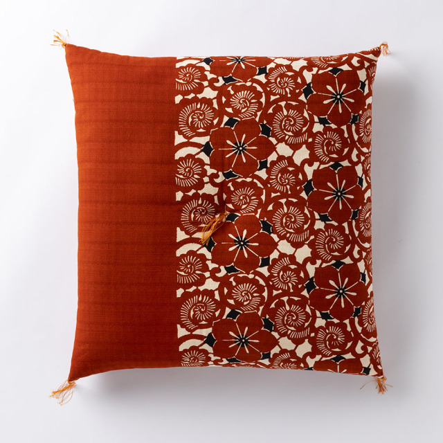 木綿・銘仙判】型染めの座布団 ＜桔梗唐草＞｜山内武志さん（山内染色