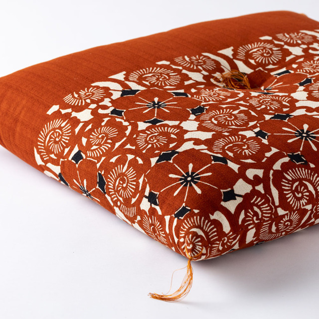 木綿・銘仙判】型染めの座布団 ＜桔梗唐草＞｜山内武志さん（山内染色