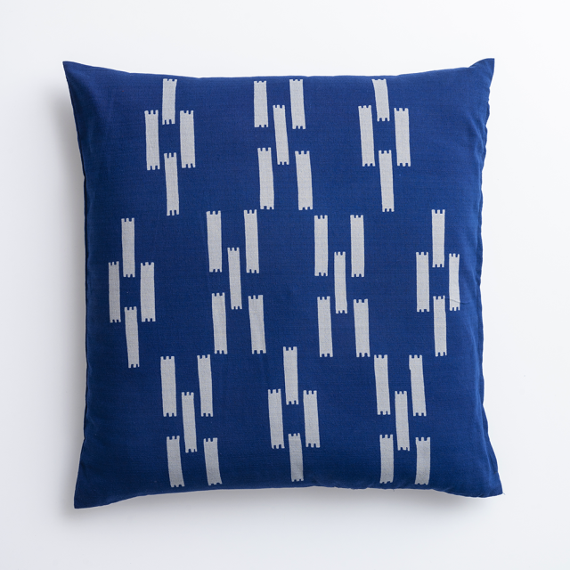 【木綿・銘仙判カバー】型染めの座布団カバー＜ミンサー＞｜山内武志さん（山内染色工房・アトリエぬいや）