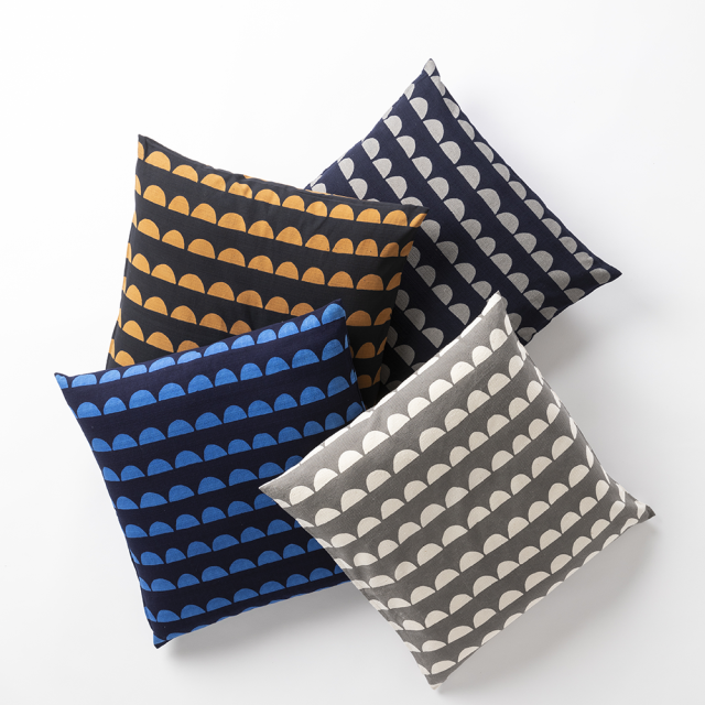 【木綿・銘仙判カバー】型染めの座布団カバー＜かまぼこ（半丸うろこ）＞｜山内武志さん（山内染色工房・アトリエぬいや）