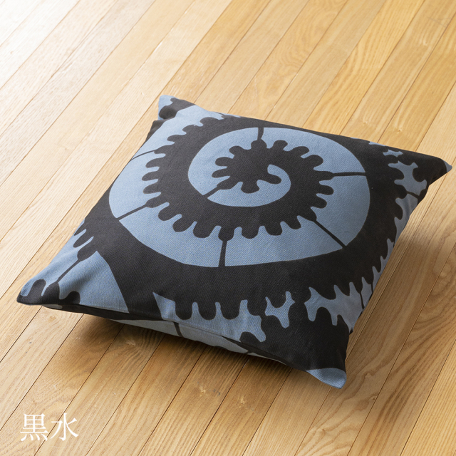 再入荷】型染めのクッションカバー＜大唐草＞ 綿平織（グログラン