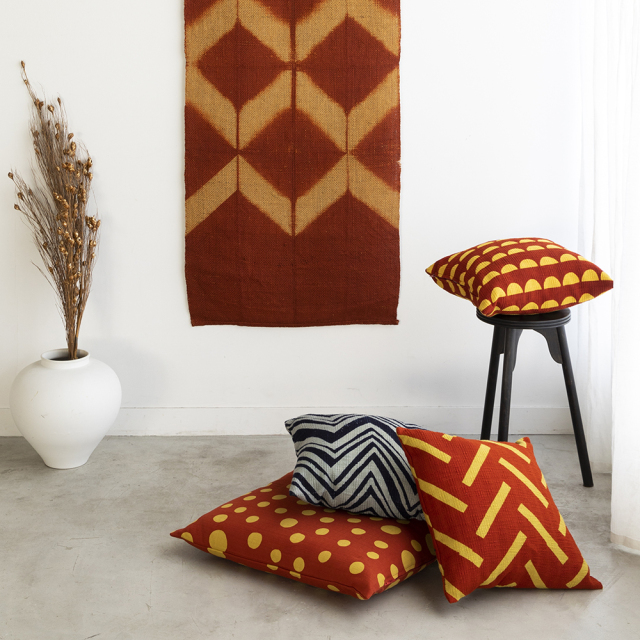 型染めの麻クッションカバー＜水玉シリーズ＞ | 山内武志さん（山内