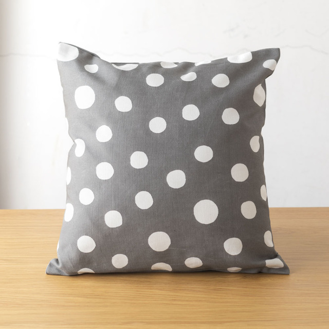 型染めのクッションカバー＜水玉＞ 綿平織（グログラン） | 山内武志