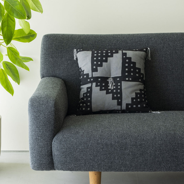 型染めの綿小座布団（ふんわりクッション）＜風車＞綿平織グログラン｜山内武志さん（山内染色工房・アトリエぬいや）