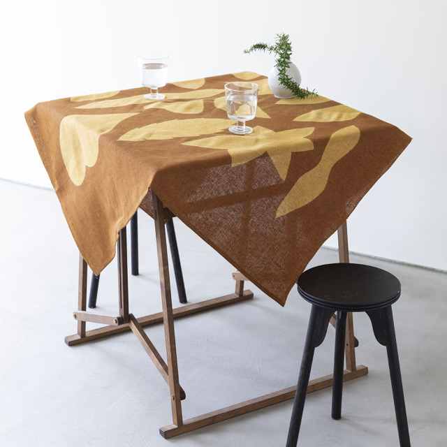 型染めの麻の風呂敷（100サイズ）｜山内武志さん（山内染色工房・アトリエぬいや）マルチクロス,テーブルクロス,民藝