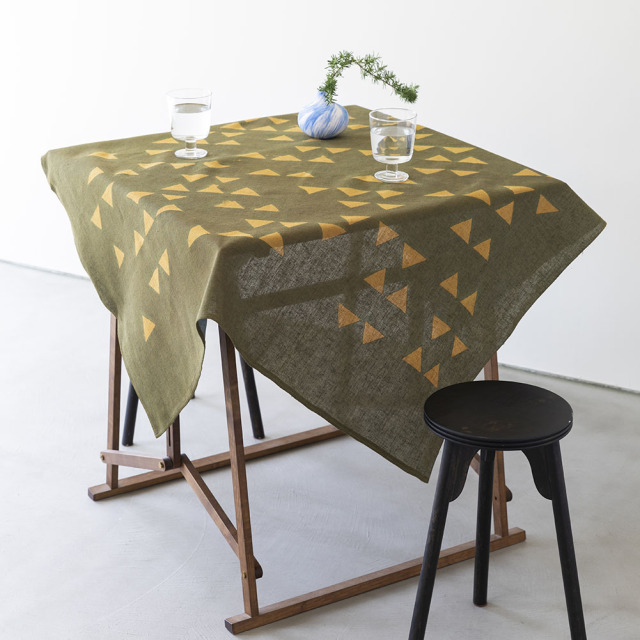 型染めの麻の風呂敷（100サイズ）｜山内武志さん（山内染色工房・アトリエぬいや）マルチクロス,テーブルクロス,民藝