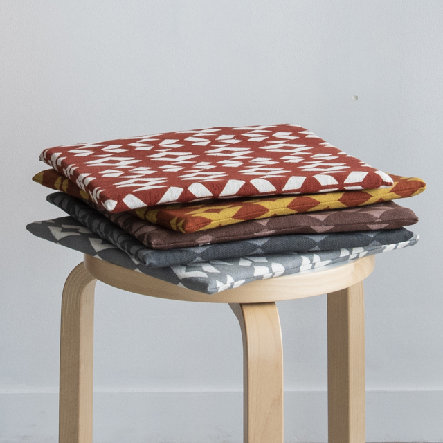 山内武志　椅子敷き