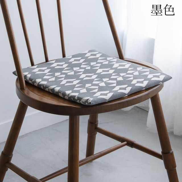 山内武志　椅子敷き