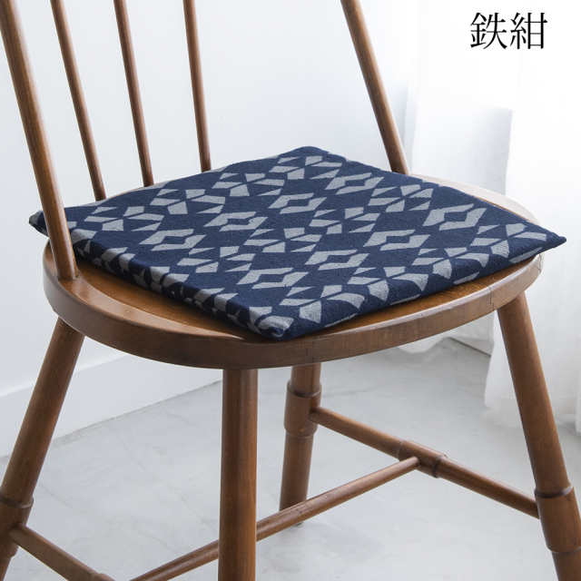 山内武志　椅子敷き