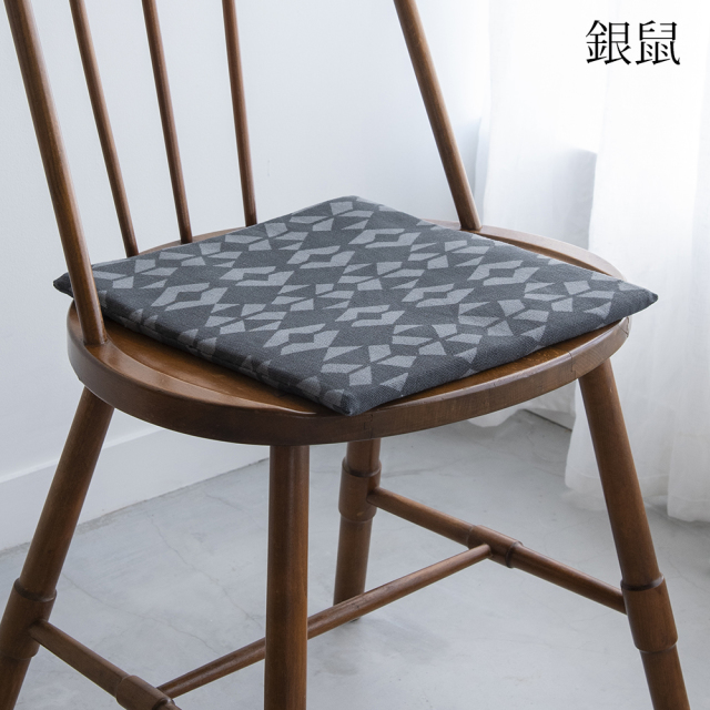 山内武志　椅子敷き