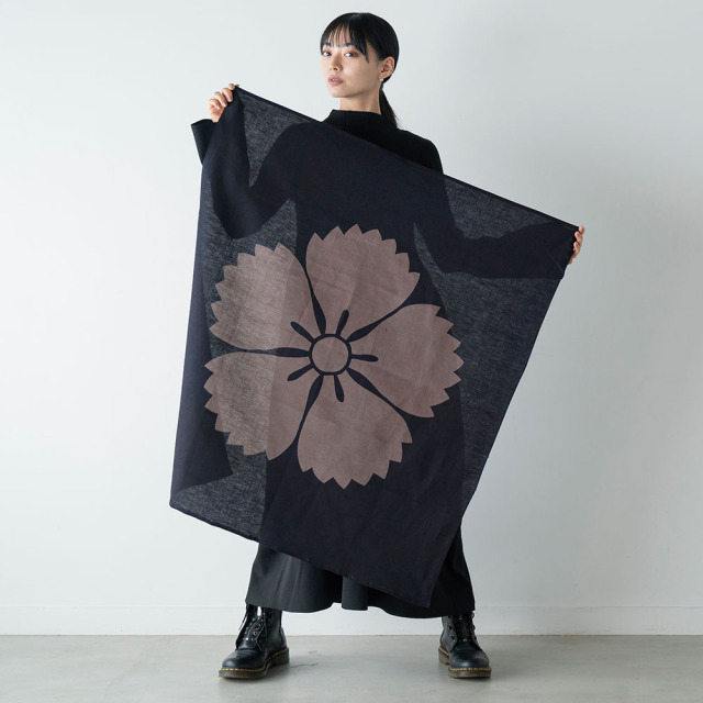 家紋意匠の型染め風呂敷 ＜山口撫子（やまぐちなでしこ）＞ 90サイズ