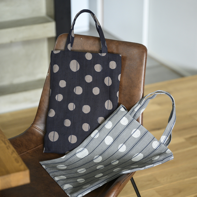 型染めのA4縦長バッグ（縞布）＜水玉＞／山内武志×morocco（静岡県浜松