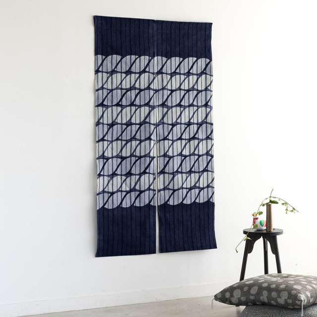 【縞布】【七緒vol76 掲載】型染めののれん ＜縄（両面）＞｜山内武志さん（山内染色工房・アトリエぬいや） （暖簾・タペストリー）