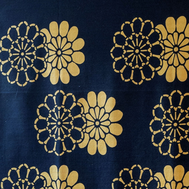 型染めのマルチクロス ＜連菊（れんぎく）＞ ｜山内武志さん（山内染色