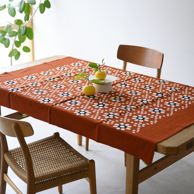 型染めのマルチクロス ＜牡丹＞（黒金）｜山内武志さん（山内染色工房