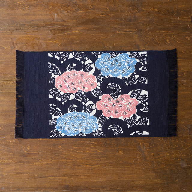 【木綿・大】型染めの卓布＜牡丹唐草（ぼたんからくさ）＞房｜山内武志さん（山内染色工房・アトリエぬいや）【ネコポス対応可】