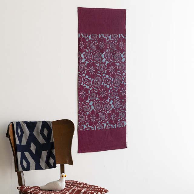 木綿・ロング広巾】型染めの卓布＜桔梗唐草＞縫留｜山内武志さん（山内