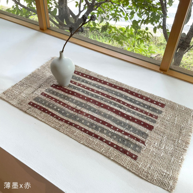 型染めの麻卓布（中） ＜ライン＞ ／作り手 山内武志さん（山内染色