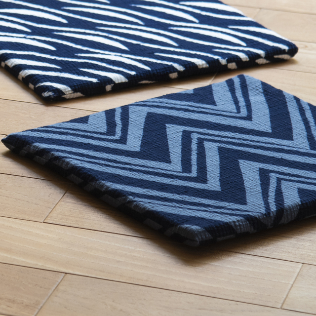 再入荷】型染めの椅子敷き（大）＜山路文（山の道）＞ 綿スラブ｜ 山内