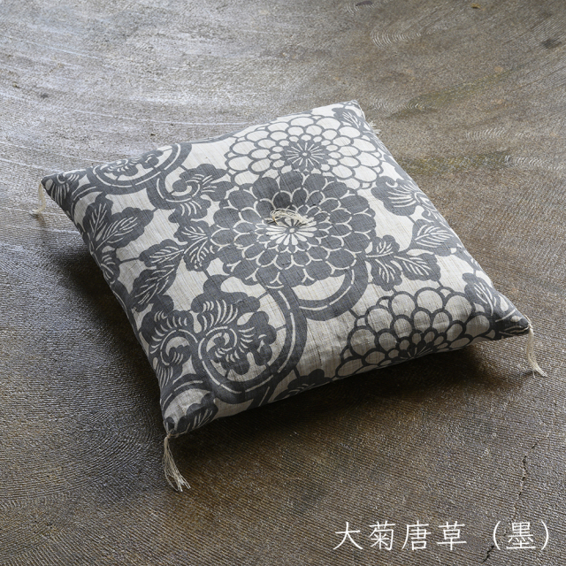 専用帯3926 4068 二点セット●伝統工芸士 麻生幸和 綾箔錦 高級 正絹 型染めの座布団 （麻） ＜大菊唐草＞＜蔦唐草＞ 銘仙判 ｜ 山内武志