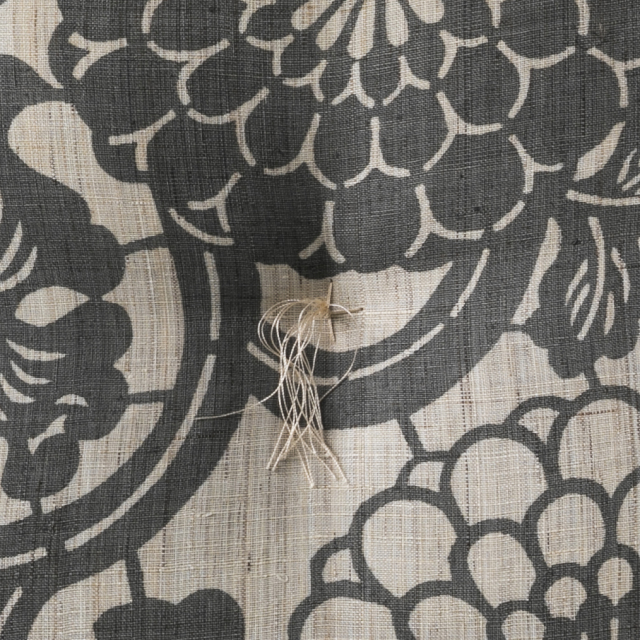 型染めの座布団 （麻） ＜大菊唐草＞＜蔦唐草＞ 銘仙判 ｜ 山内武志