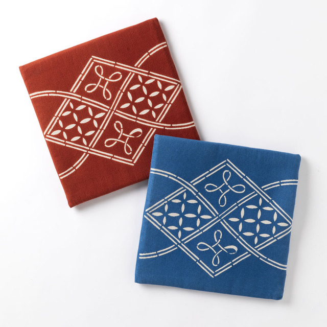 型染めの椅子敷き（山内武志）