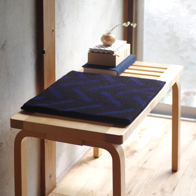 【大】型染めの椅子敷き＜檜垣（ひがき）桧垣・ハの字＞綿スラブ｜山内武志さん（山内染色工房／アトリエぬいや） 静岡県浜松市 チェアマット