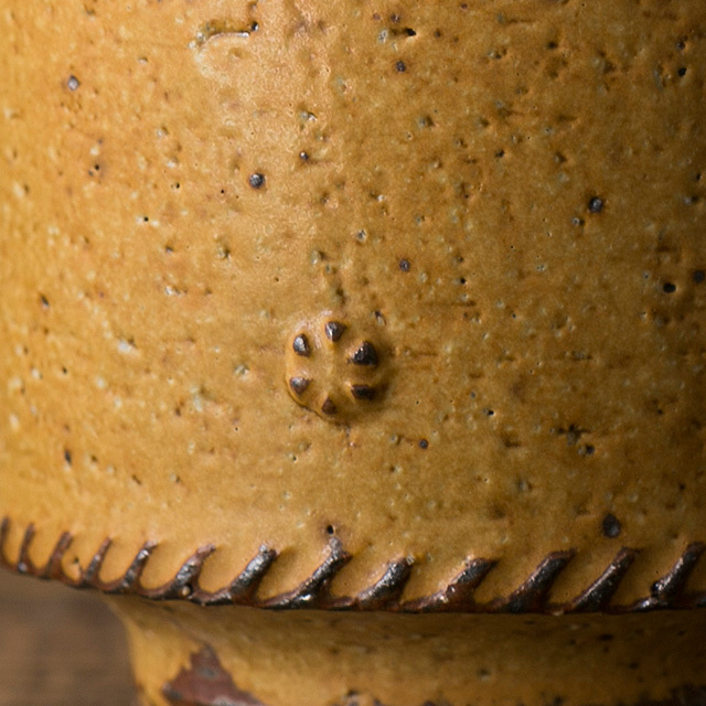 黄釉帖花文 湯呑み　〜作り手　岡村 宜治さん（岐阜県土岐市）