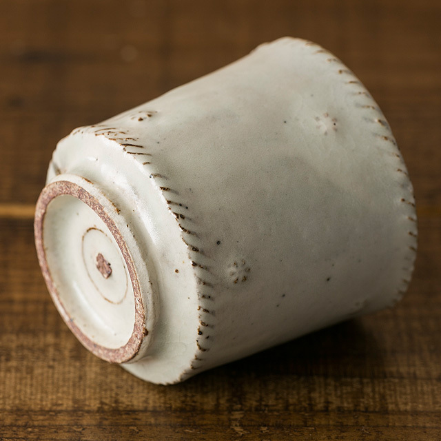 粉引帖花文 湯呑み　〜作り手　岡村 宜治さん（岐阜県土岐市）