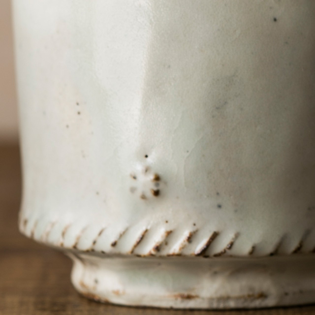 粉引帖花文 湯呑み　〜作り手　岡村 宜治さん（岐阜県土岐市）